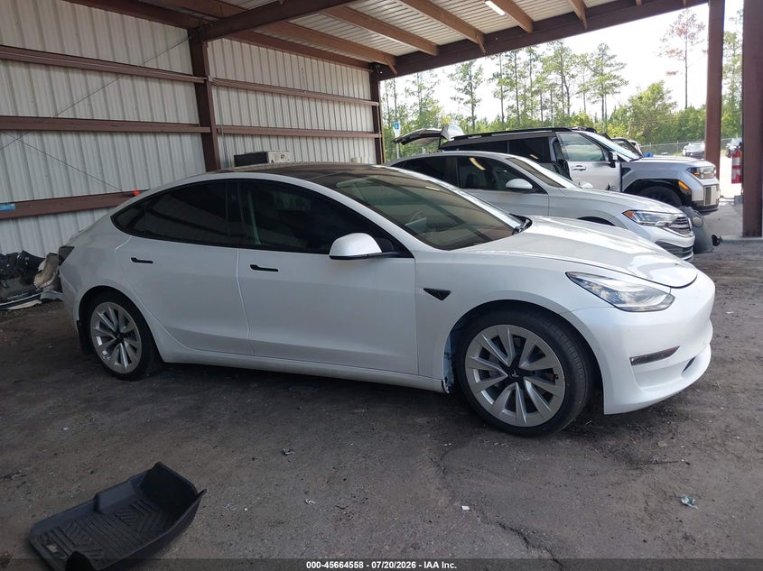 TESLA MODEL 3 - zdjęcie 12