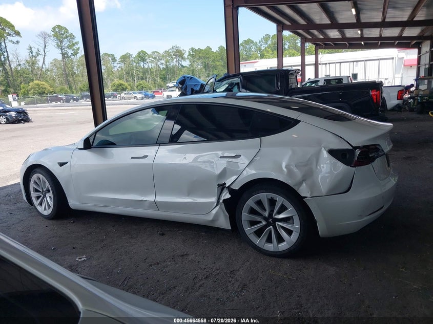 TESLA MODEL 3 - zdjęcie 13