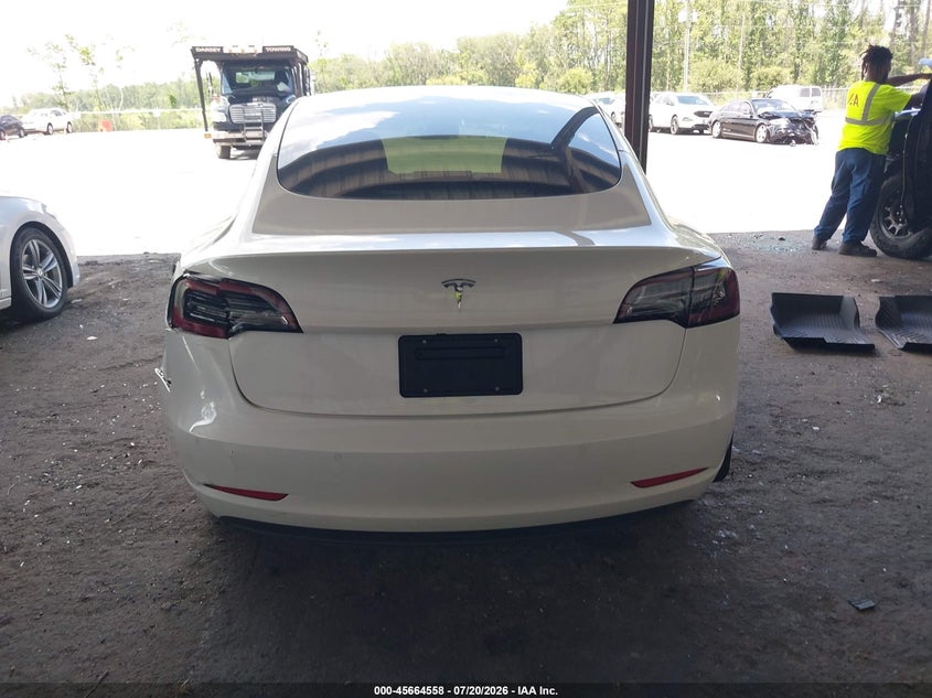 TESLA MODEL 3 - zdjęcie 15