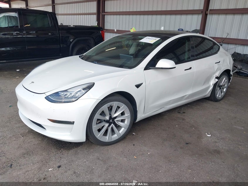 TESLA MODEL 3 - zdjęcie 2