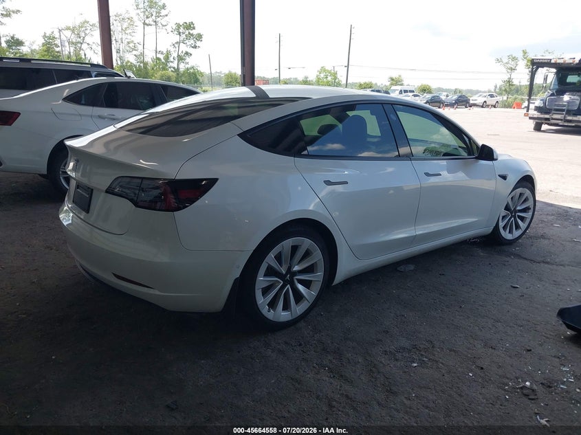 TESLA MODEL 3 - zdjęcie 4