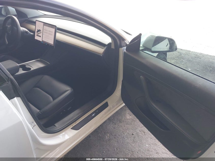 TESLA MODEL 3 - zdjęcie 5