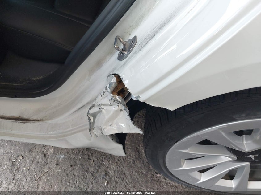 TESLA MODEL 3 - zdjęcie 6