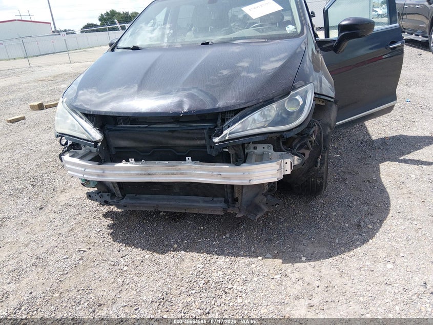 2017 Chrysler Pacifica Touring-L VIN: 2C4RC1BG9HR587749 Lot: 45664595