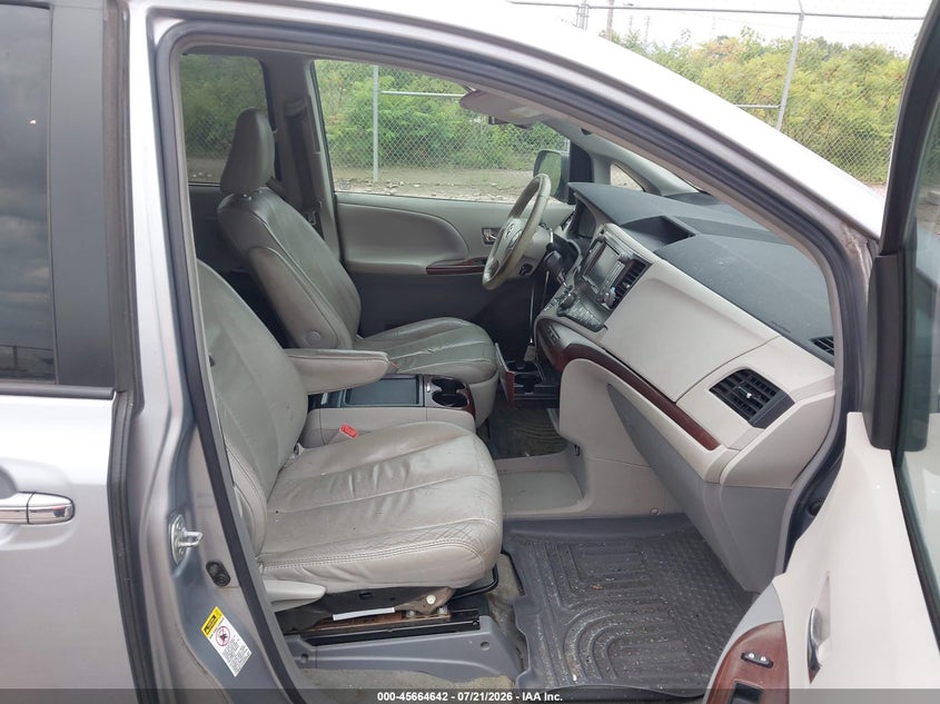 2011 Toyota Sienna Xle V6 VIN: 5TDYK3DC4BS167335 Lot: 45664642
