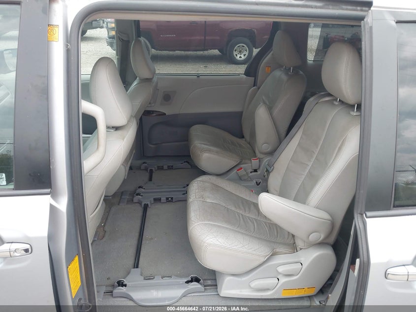 2011 Toyota Sienna Xle V6 VIN: 5TDYK3DC4BS167335 Lot: 45664642
