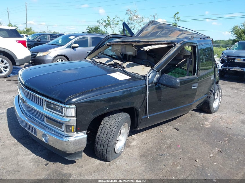 1999 Chevrolet Tahoe Limited VIN: 1GNEC13R2XJ402630 Lot: 45664643