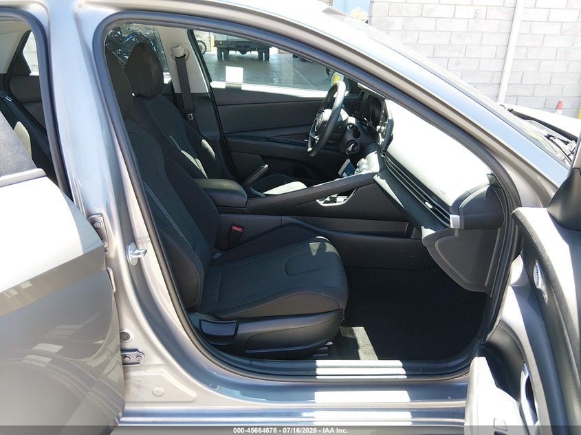 2023 HYUNDAI ELANTRA auction photo 5