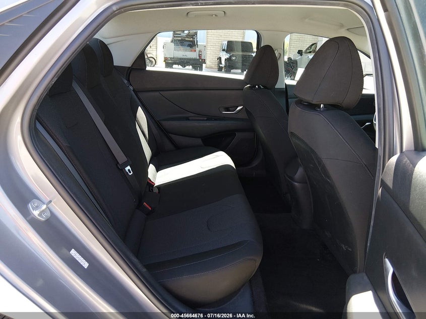 2023 HYUNDAI ELANTRA auction photo 8