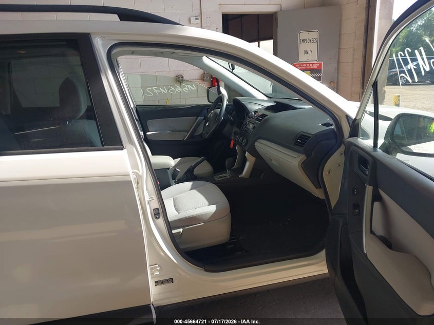 2015 SUBARU FORESTER auction photo 5