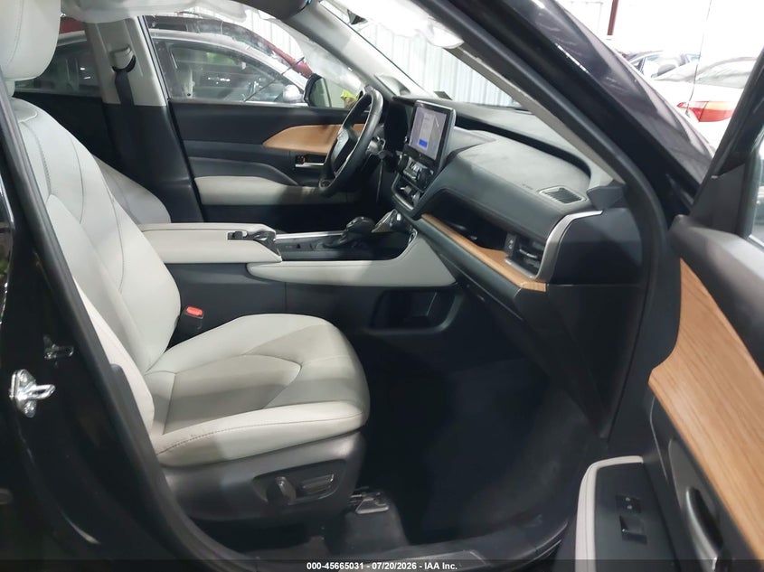 2025 TOYOTA GRAND HIGHLANDER auction photo 5
