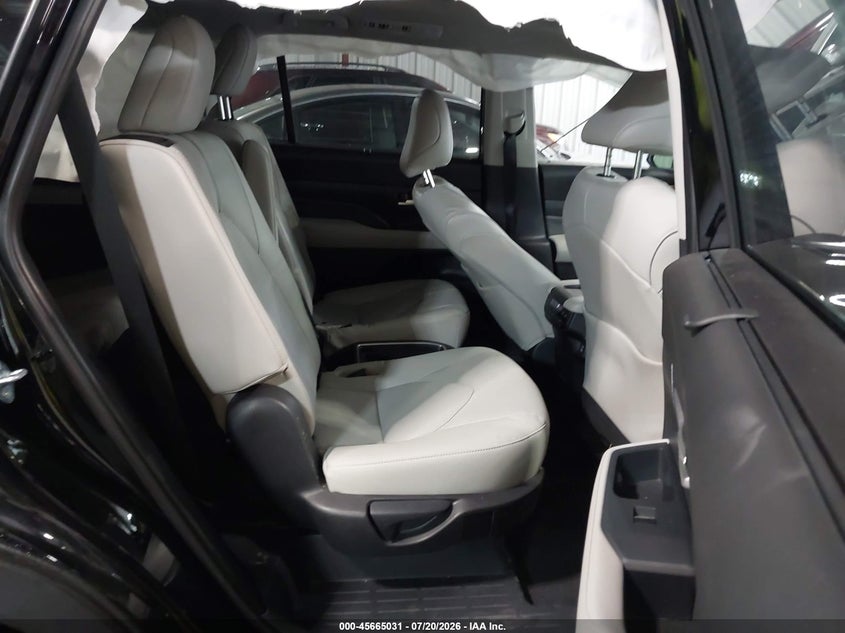 2025 TOYOTA GRAND HIGHLANDER auction photo 8