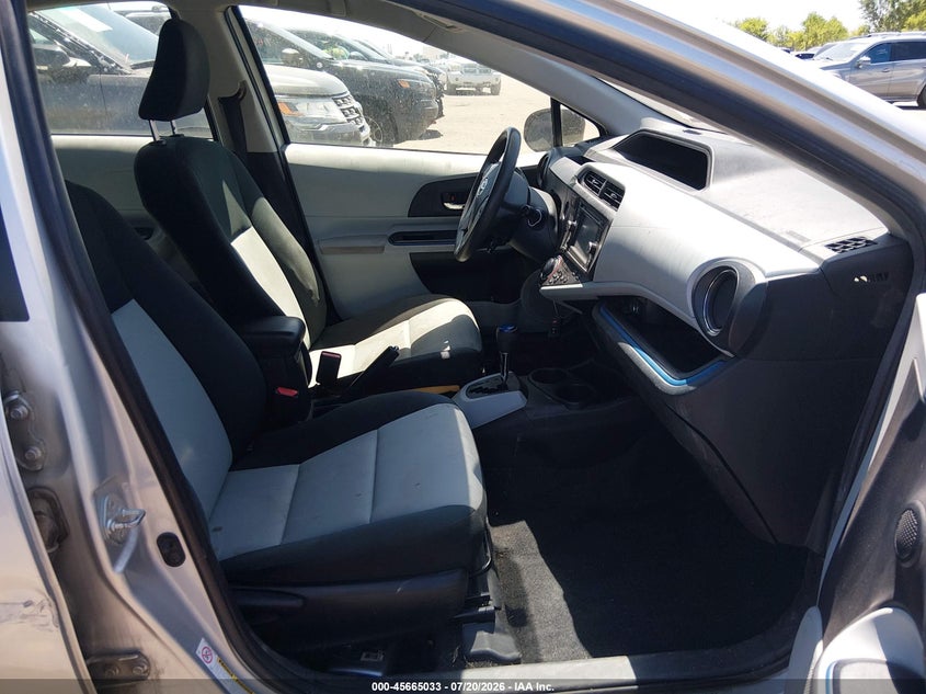 2012 TOYOTA PRIUS C auction photo 5