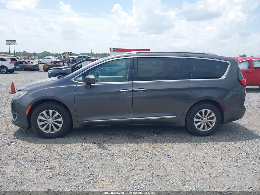 2018 Chrysler Pacifica Touring L VIN: 2C4RC1BG5JR211197 Lot: 45665230