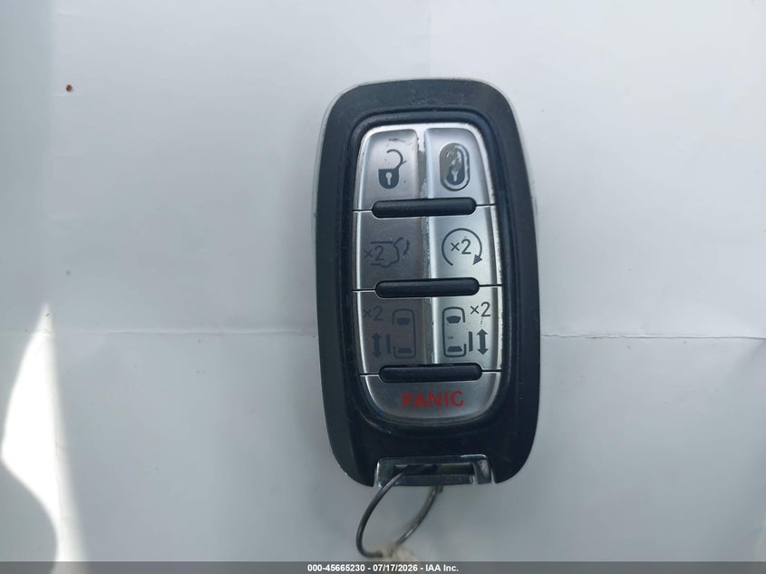 2018 Chrysler Pacifica Touring L VIN: 2C4RC1BG5JR211197 Lot: 45665230