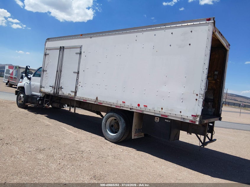 2005 GMC C7500 auction photo 3