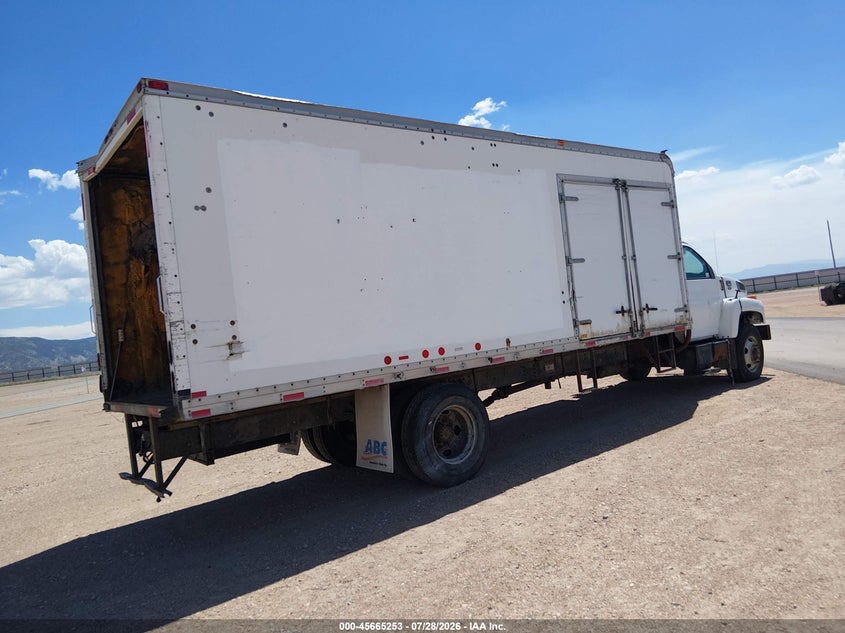 2005 GMC C7500 auction photo 4