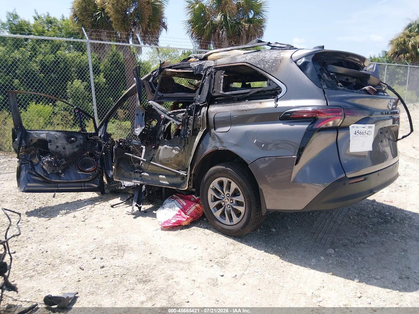 2022 Toyota Sienna Xle VIN: 5TDJRKEC6NS121628 Lot: 45665421