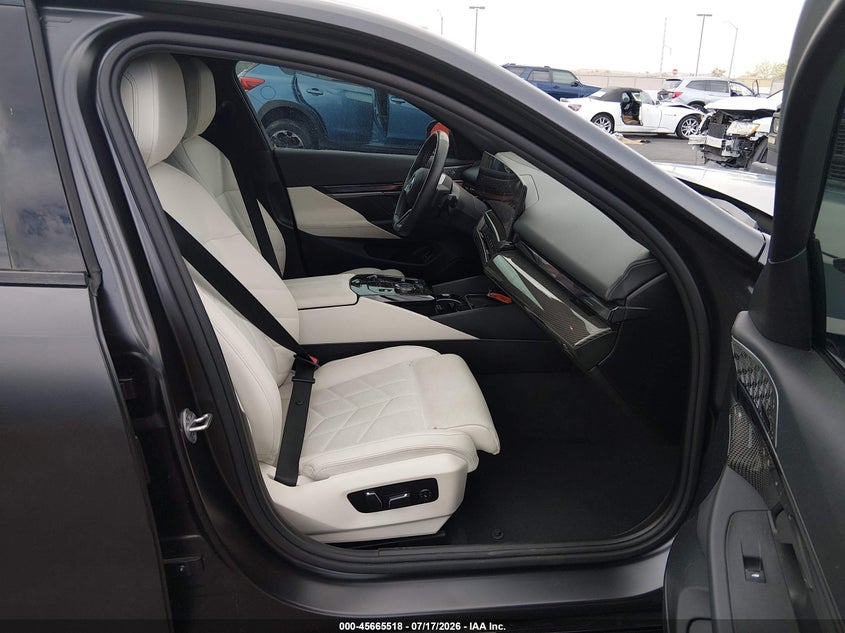 2024 BMW I5 auction photo 5