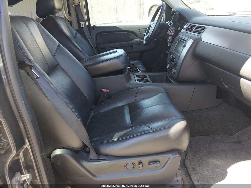 2011 CHEVROLET SUBURBAN auction photo 5