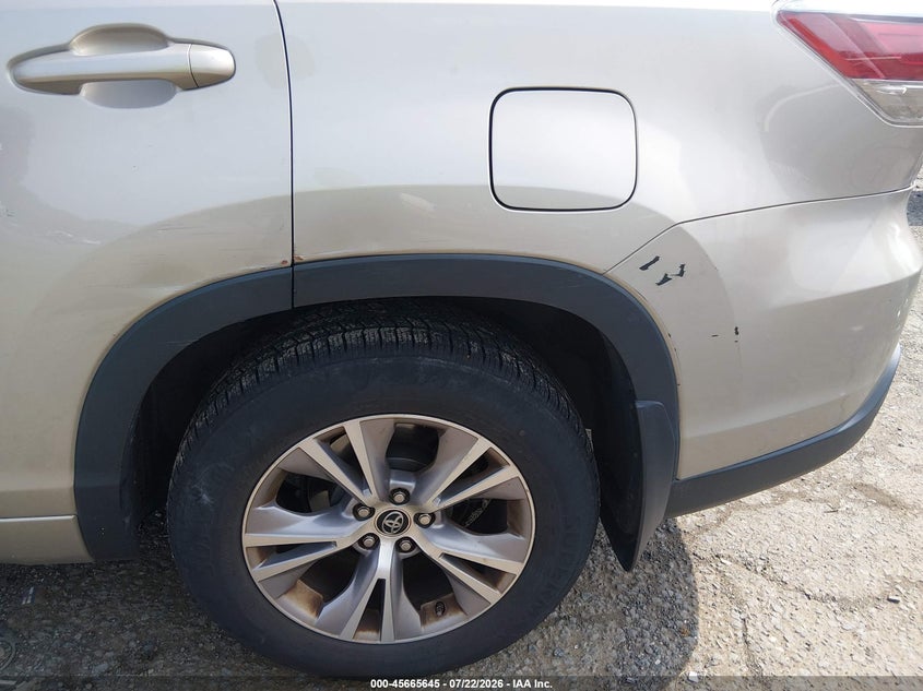 2016 TOYOTA HIGHLANDER auction photo 6