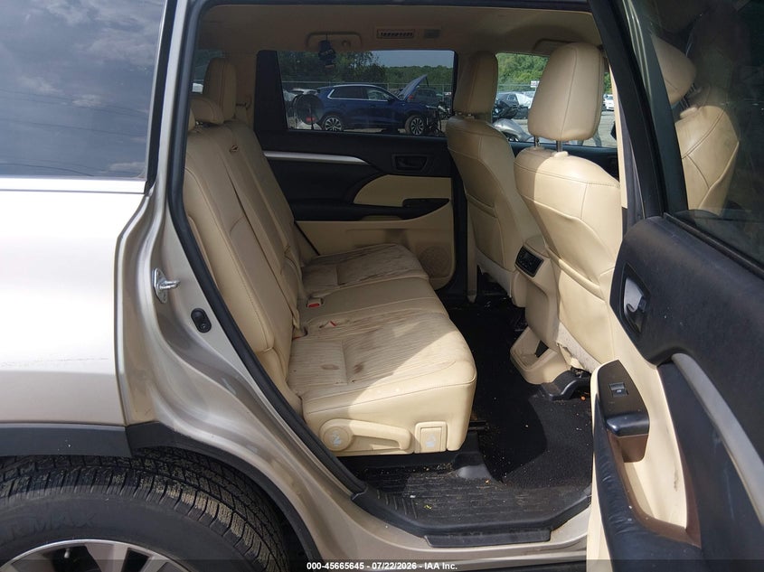 2016 TOYOTA HIGHLANDER auction photo 8