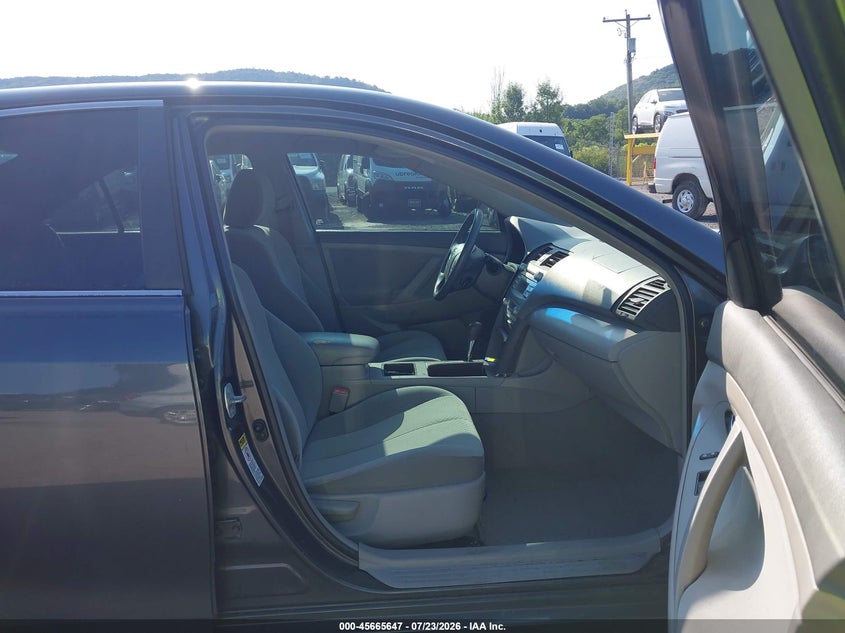 2009 TOYOTA CAMRY HYBRID auction photo 5