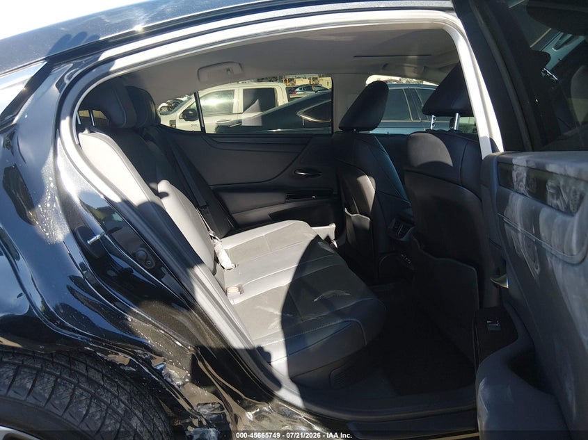 2025 LEXUS ES 300H auction photo 8