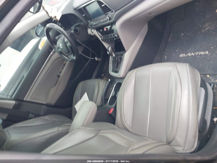 2017 HYUNDAI ELANTRA auction photo 5