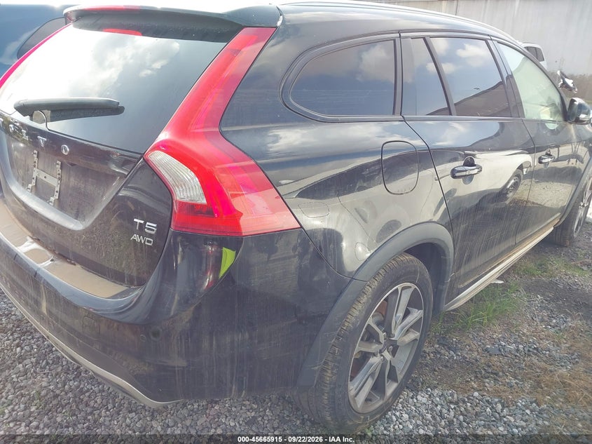 Vin: yv4612hk3f1001412, lot: 46164487, volvo v60 cross country t5 20154
