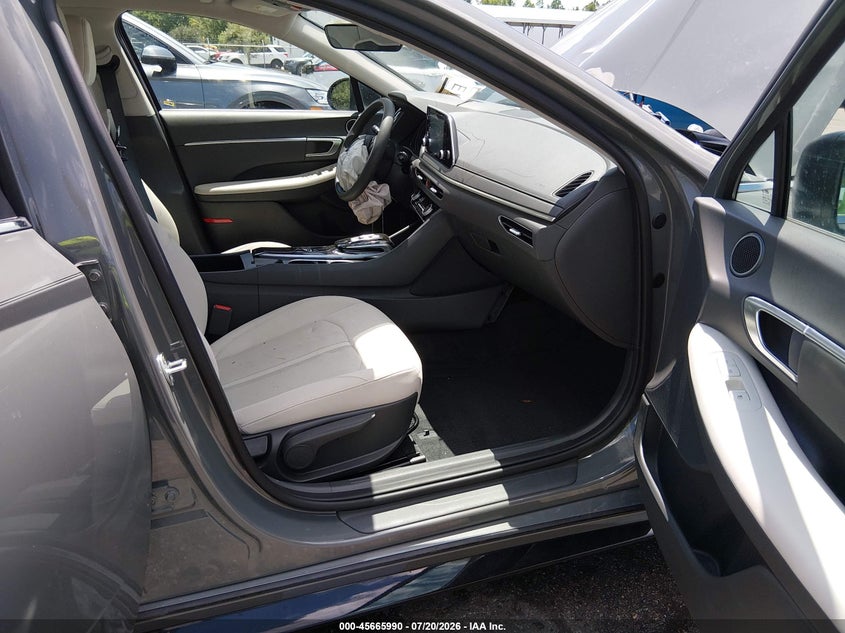 2022 HYUNDAI SONATA auction photo 5