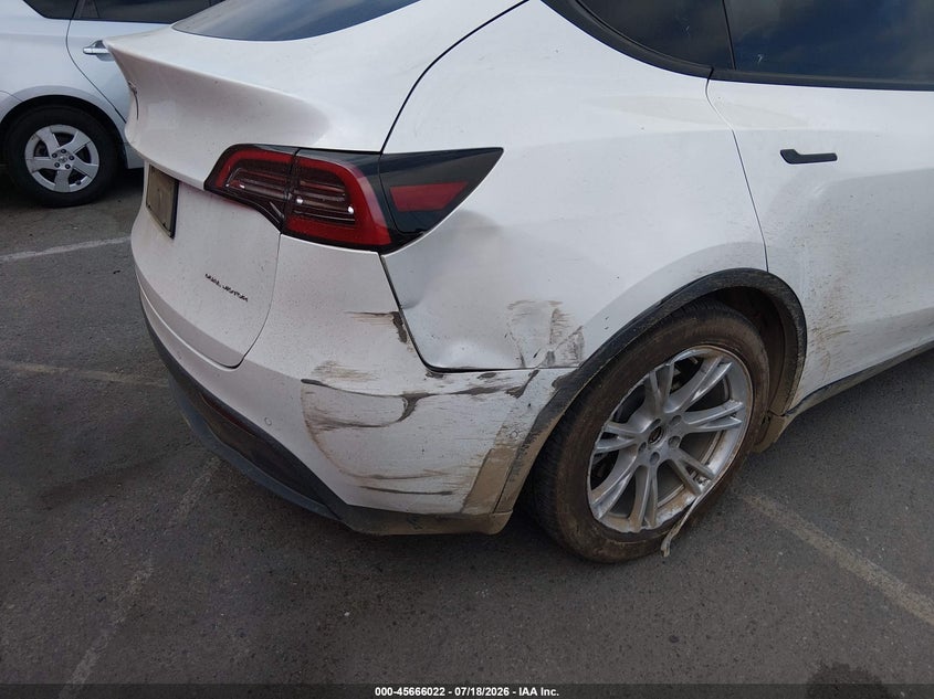 2021 Tesla Model Y Long Range Dual Motor All-Wheel Drive VIN: 5YJYGAEE4MF234304 Lot: 45666022