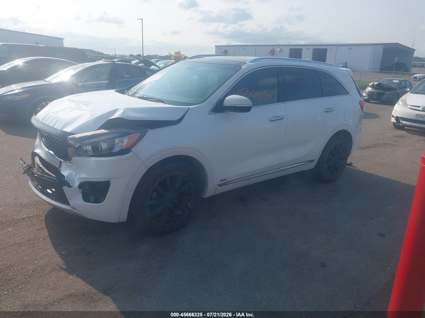 2016 Kia Sorento, Front & Rear, IAAI, VIN 5XYPKDA5XGG077716 — photo 2