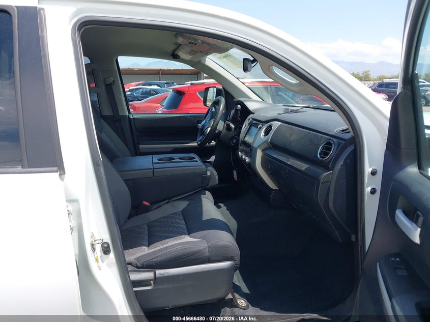 2019 Toyota Tundra Sr5 5.7L V8 VIN: 5TFDW5F11KX834138 Lot: 45666480