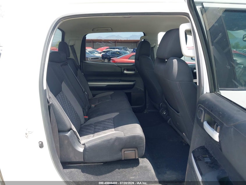 2019 Toyota Tundra Sr5 5.7L V8 VIN: 5TFDW5F11KX834138 Lot: 45666480