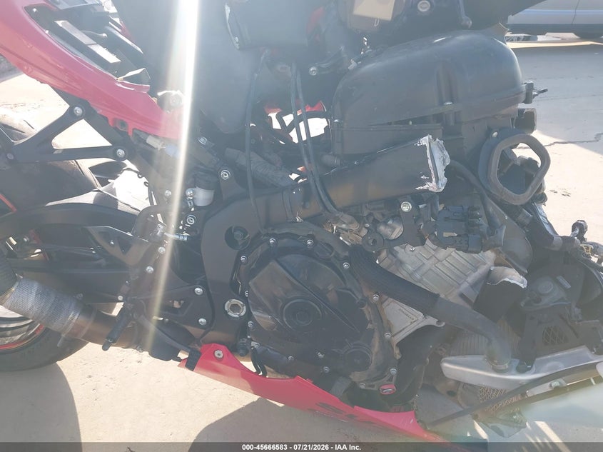 2017 Suzuki Gsx-R1000 VIN: JS1DM11B6H2101047 Lot: 45666583