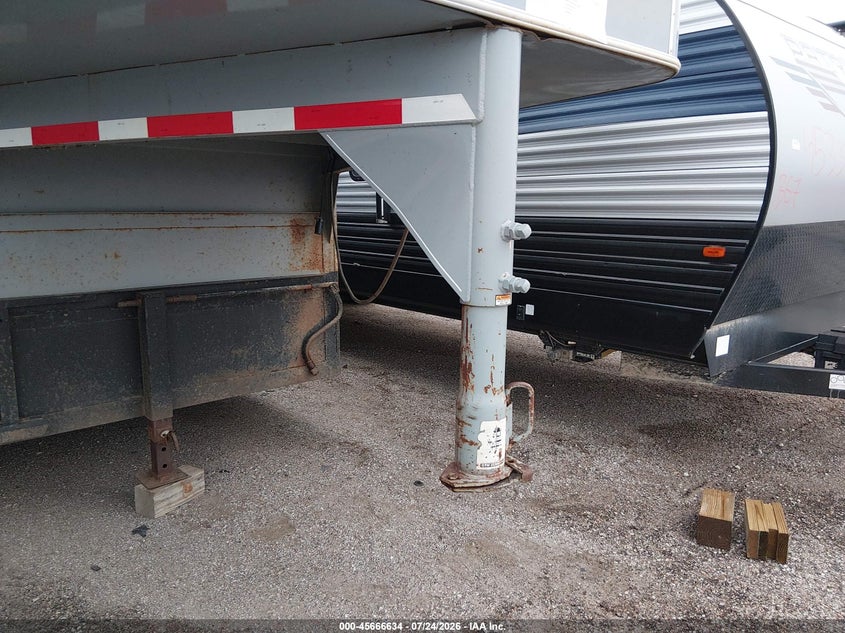 2002 * GOOSENECK TRAILER auction photo 7