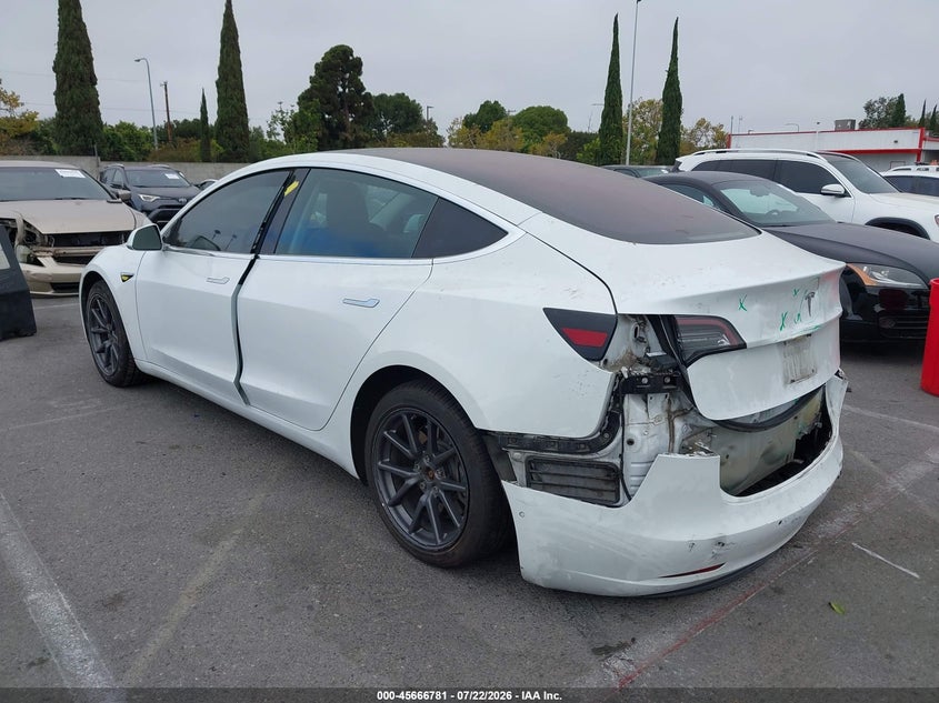 2018 TESLA MODEL 3 auction photo 3