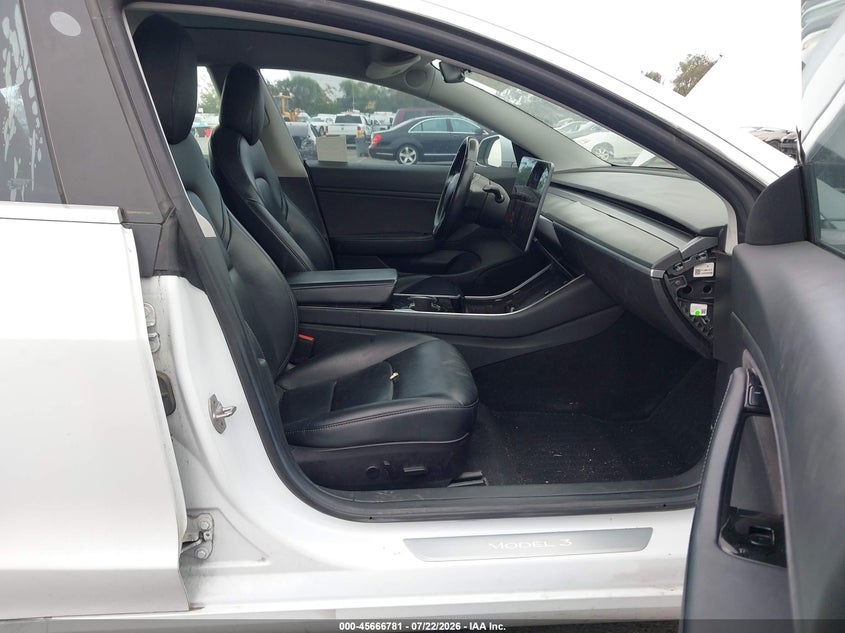 2018 TESLA MODEL 3 auction photo 5