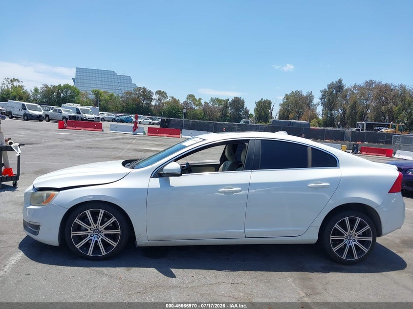 2015 VOLVO S60 T6 · Photo 13