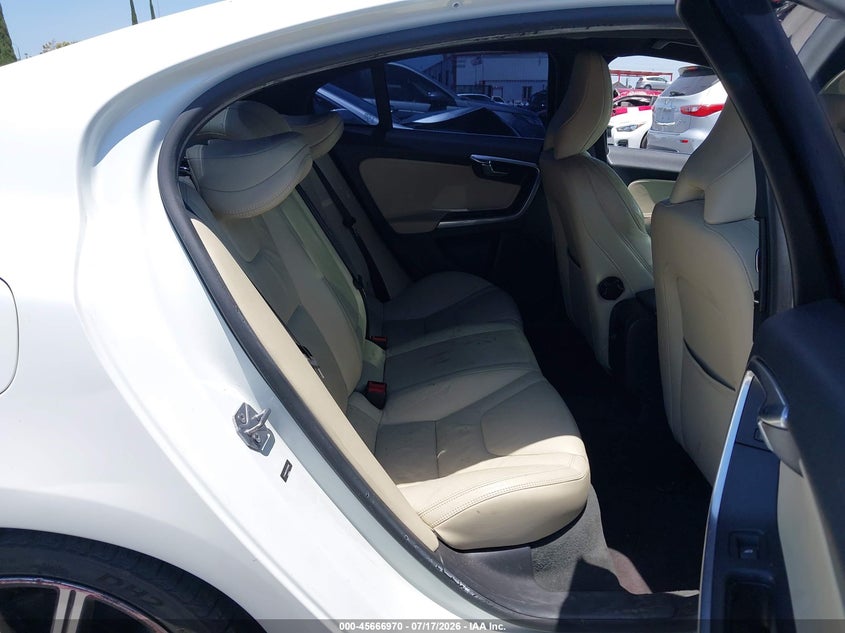 2015 VOLVO S60 T6 · Photo 8