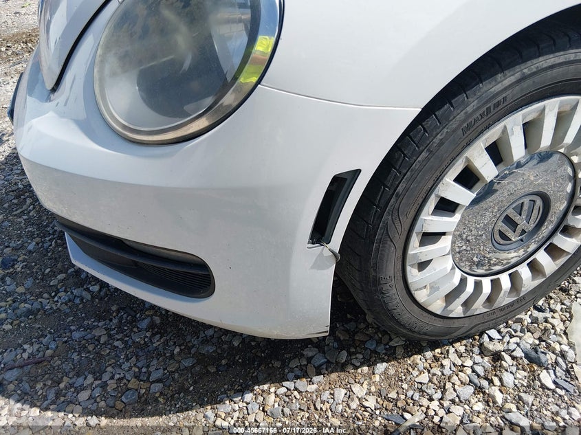 2013 Volkswagen Beetle 2.5L VIN: 3VWHX7AT5DM658896 Lot: 45667166