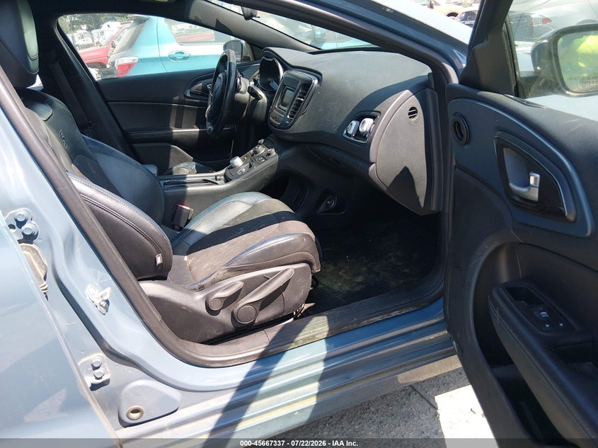 2015 CHRYSLER 200 auction photo 5