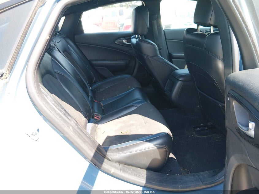 2015 CHRYSLER 200 auction photo 8