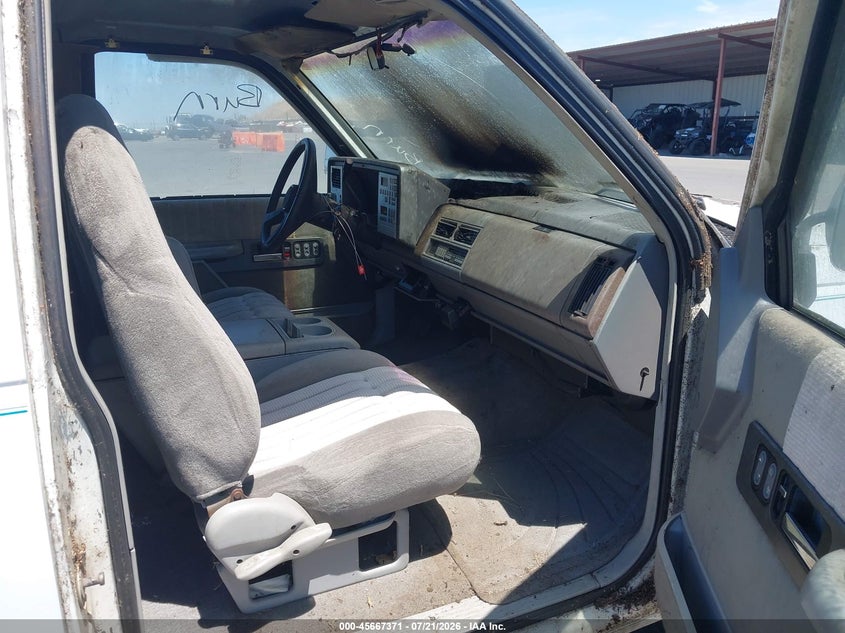 1992 GMC Sierra C1500 VIN: 2GTEC19K4N1535755 Lot: 45667371