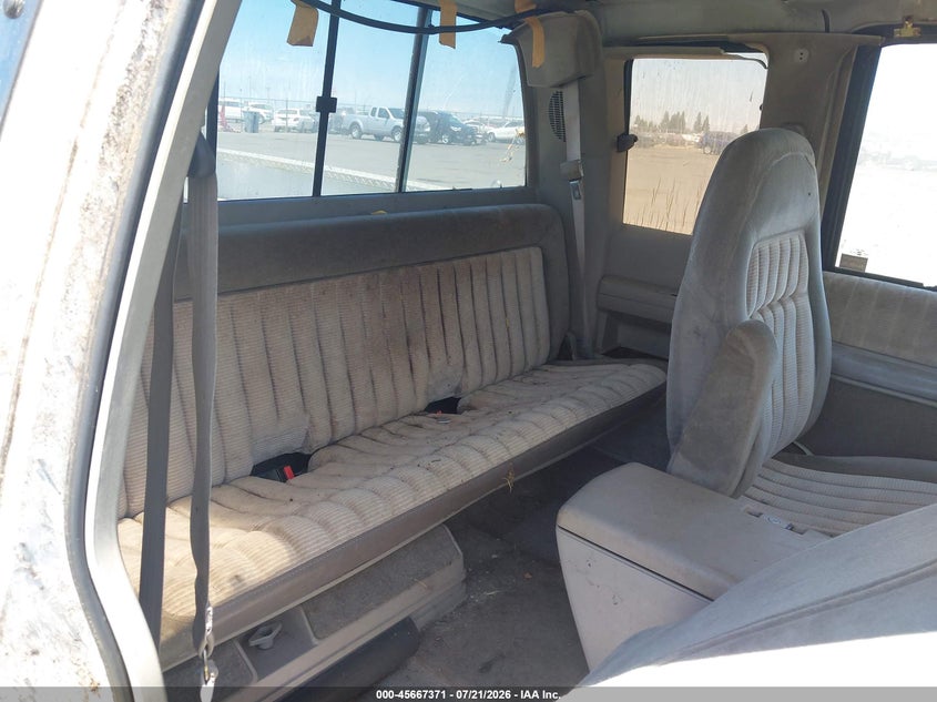 1992 GMC Sierra C1500 VIN: 2GTEC19K4N1535755 Lot: 45667371
