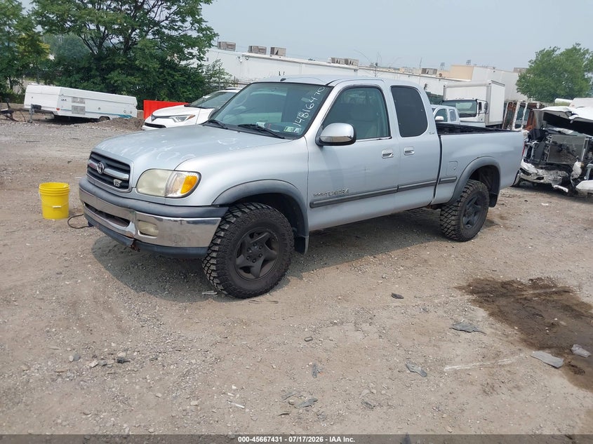 2000 Toyota Tundra Sr5 V8 VIN: 5TBBT4417YS080733 Lot: 45667431