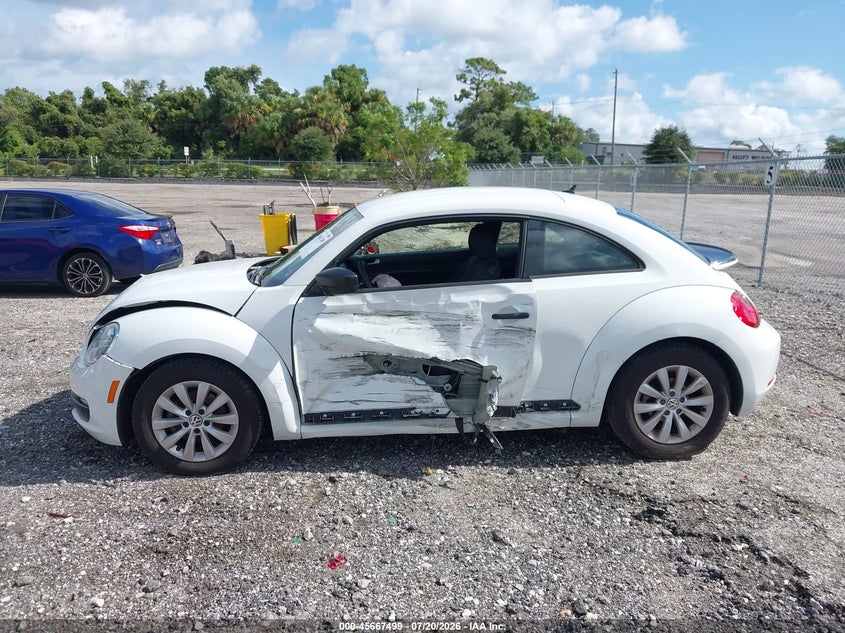 2016 Volkswagen Beetle 1.8T S VIN: 3VWF07AT7GM611837 Lot: 45667499