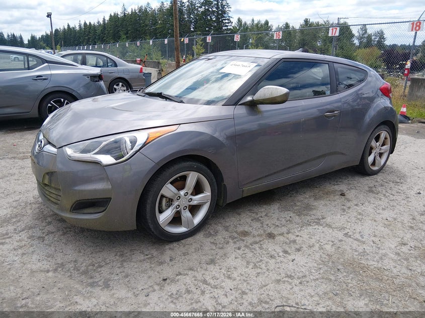 2013 HYUNDAI VELOSTER auction photo 2