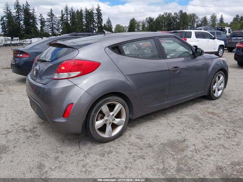 2013 HYUNDAI VELOSTER auction photo 4